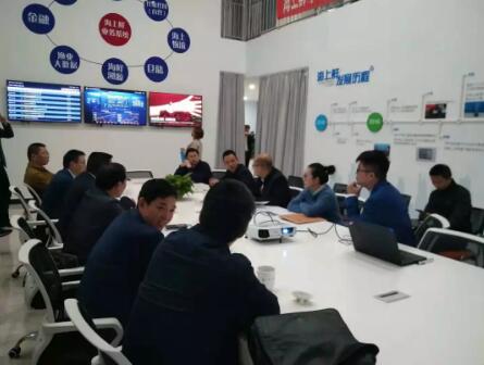 ></p>
<section class=